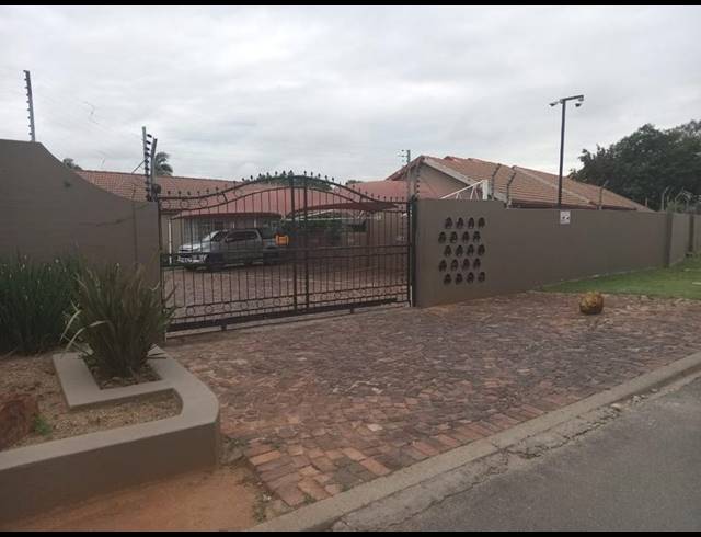 2 BEDROOM TOWNHOUSE FOR SALE IN NORKEM PARK